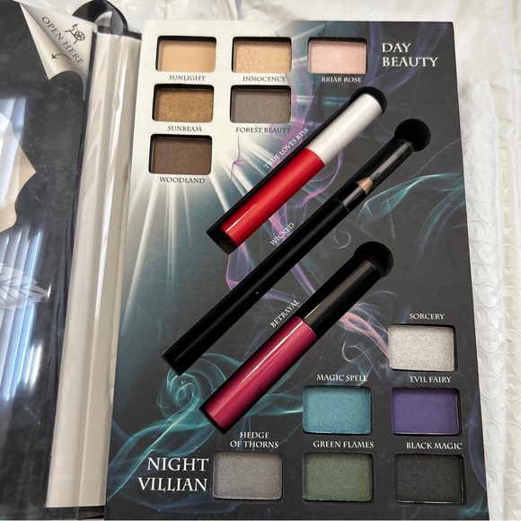 e.l.f. Disney Good vs Evil Let the Drama Begin Beauty Book super Rare find new - Picture 11 of 13